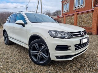 2011 Volkswagen Touareg II, белый, 2290000 рублей, вид 1