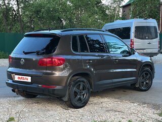 2015 Volkswagen Tiguan I Рестайлинг, коричневый, 1000000 рублей, вид 4