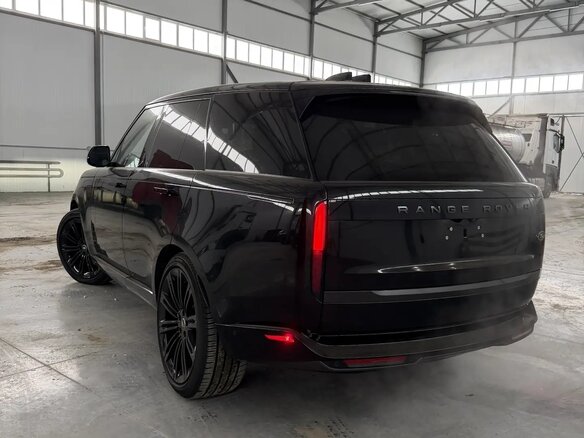 2023 Land Rover Range Rover P530 MHEV V, чёрный, 23000000 рублей - вид 4