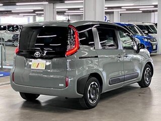 2022 Toyota Sienta III, зелёный, 1200000 рублей, вид 5