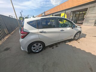 2019 Nissan Note e-Power II Рестайлинг, белый, 1200000 рублей, вид 3