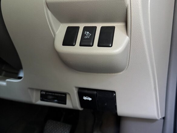 2012 Nissan Leaf (EM61) I (ZE0/AZE0), белый, 950000 рублей - вид 17