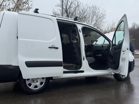 2015 Peugeot Partner, белый, 1600000 рублей - вид 25