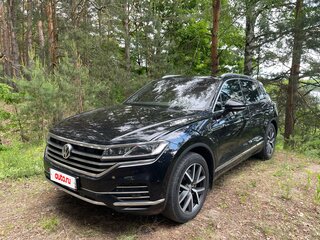 2019 Volkswagen Touareg III, чёрный, 5350000 рублей, вид 4