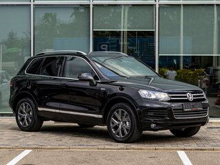 2014 Volkswagen Touareg II, чёрный, 1965000 рублей, вид 3