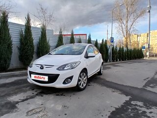 2011 Mazda 2 II Рестайлинг (DE2), белый, 770000 рублей, вид 2