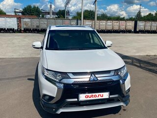 2020 Mitsubishi Outlander III Рестайлинг 3, белый, 2250000 рублей, вид 3