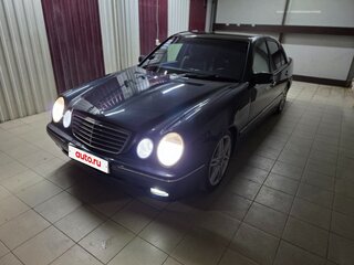 2000 Mercedes-Benz E-Класс 320 II (W210, S210) Рестайлинг, чёрный, 700000 рублей, вид 1
