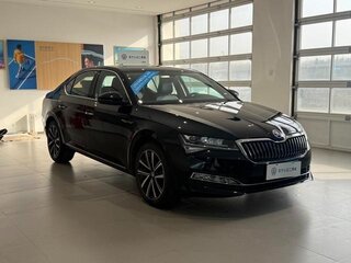 2023 Skoda Superb III Рестайлинг, чёрный, 2000000 рублей, вид 3
