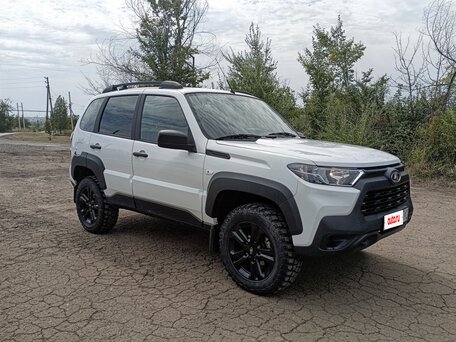2024 Lada (ВАЗ) Niva Travel I, белый, 1360000 рублей, вид 2
