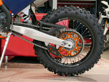 2023 KTM 250 EXC, оранжевый, 1189900 рублей, вид 4