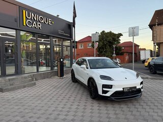 2025 Porsche Macan Turbo II, белый, 16990000 рублей, вид 3