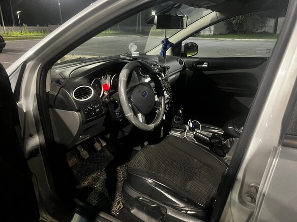 2010 Ford Focus II Рестайлинг, серебристый, 500000 рублей - вид 6
