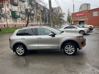 2017 Volkswagen Touareg II Рестайлинг, серый, 3700000 рублей, вид 2