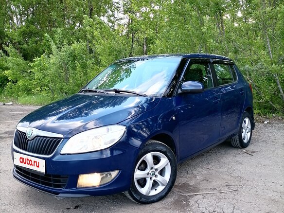 2012 Skoda Fabia II Рестайлинг, синий, 495000 рублей
