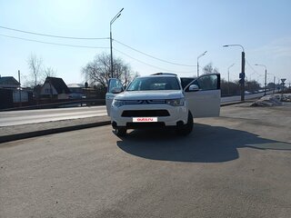 2013 Mitsubishi Outlander III, белый, 1200000 рублей, вид 3