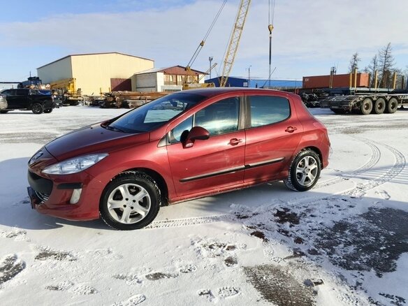 2008 Peugeot 308 I, красный, 330000 рублей