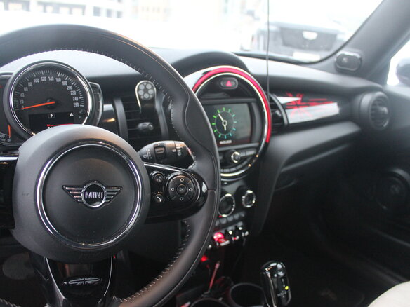 2020 Mini Hatch Cooper S III (F55/F56) Рестайлинг, красный, 2200000 рублей - вид 14