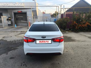 2013 Kia Rio 5-speed III, белый, 640000 рублей, вид 2