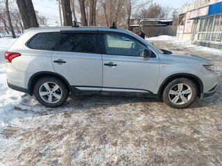 2020 Mitsubishi Outlander III Рестайлинг 3, серый, 2120000 рублей, вид 4