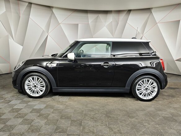 2021 Mini Hatch Cooper S III (F55/F56) Рестайлинг, чёрный - вид 4