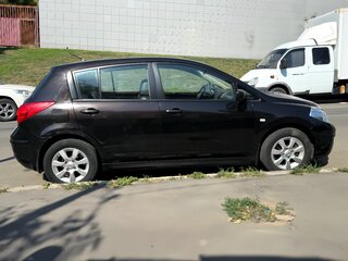 2011 Nissan Tiida I Рестайлинг, коричневый, 600000 рублей, вид 2