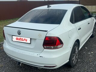 2017 Volkswagen Polo V Рестайлинг, белый, 700000 рублей, вид 3