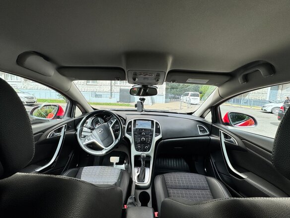 2012 Opel Astra GTC J Рестайлинг, красный, 670000 рублей - вид 4