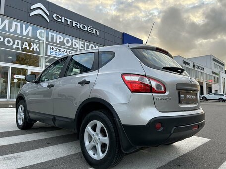 2013 Nissan Qashqai I Рестайлинг, серебристый, 1060000 рублей, вид 5