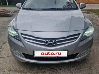 2015 Hyundai Solaris I Рестайлинг, серебристый, 950000 рублей, вид 2