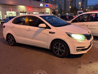 2015 Kia Rio III Рестайлинг, белый, 586000 рублей, вид 3