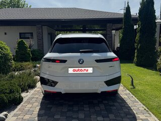 2022 BMW iX xDrive40 I (I20), белый, 7590000 рублей, вид 3
