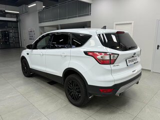 2017 Ford Kuga II Рестайлинг, белый, 1770000 рублей, вид 5