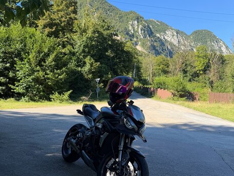 2020 Triumph Street Triple, серый, 800000 рублей, вид 2