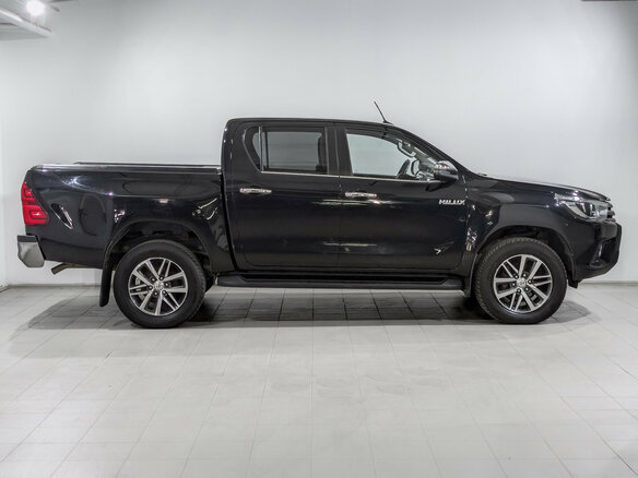 2017 Toyota Hilux VIII, чёрный, 3575000 рублей - вид 3