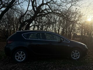 2011 Opel Astra J, чёрный, 585000 рублей, вид 3
