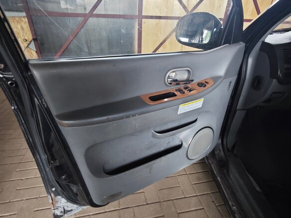2002 Kia Carnival I, чёрный, 370000 рублей - вид 16