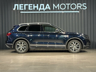 2020 Volkswagen Touareg III, синий, 4950000 рублей, вид 3