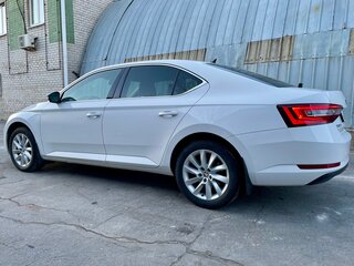 2016 Skoda Superb III, белый, 1550000 рублей, вид 4
