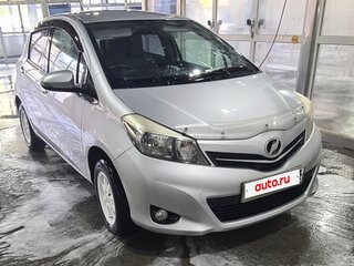 2011 Toyota Vitz III (XP130), серебристый, 739000 рублей, вид 2