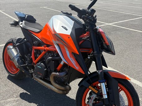 2022 KTM 1290 Super Duke R Evo, оранжевый, 1200000 рублей, вид 1