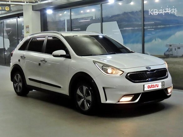 2017 Kia Niro Plug-in hybrid I, белый, 1111000 рублей - вид 1