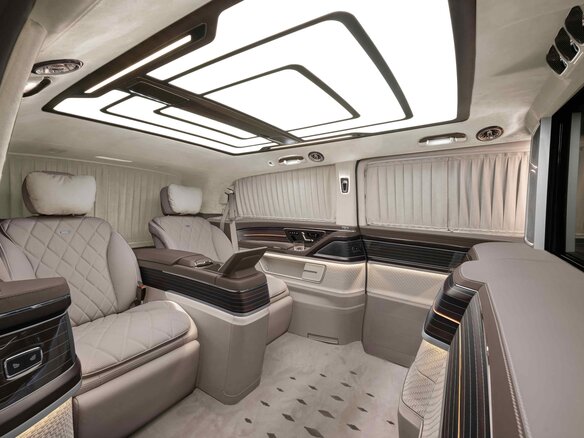 2026 Mercedes-Benz V-Класс 300 d экстра длинный III (W447) Рестайлинг 2, чёрный - вид 3