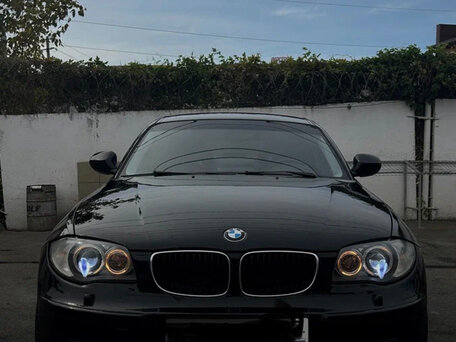 2010 BMW 1 серии 116i I (E81/E82/E87/E88) Рестайлинг, чёрный, 850000 рублей, вид 1