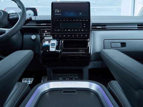 2025 Hyundai Staria I, чёрный - вид 26