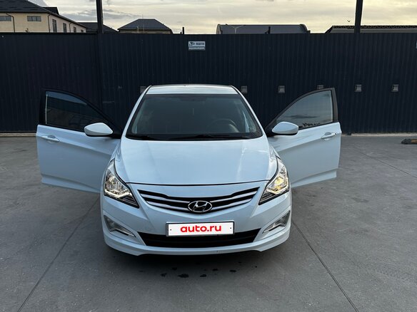 2015 Hyundai Solaris I Рестайлинг, белый, 830000 рублей