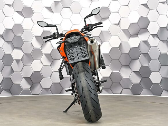 2023 KTM 890 Duke, чёрный, 899000 рублей - вид 5