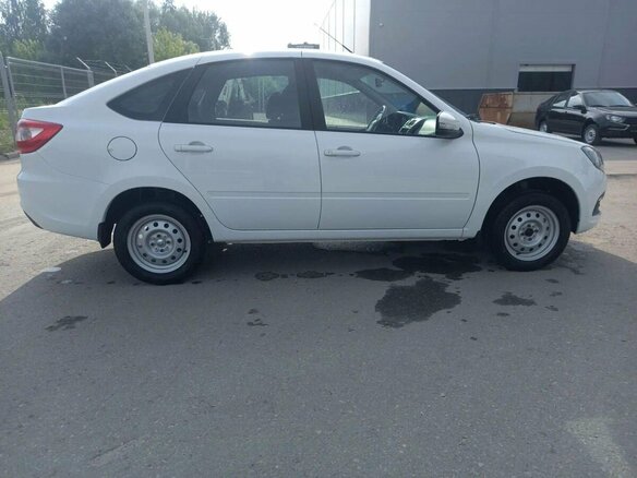 2026 Lada (ВАЗ) Granta I Рестайлинг, белый - вид 2