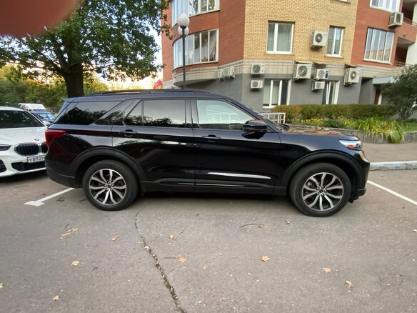 2021 Ford Explorer VI, чёрный, 3700000 рублей - вид 3