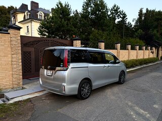 2018 Toyota Esquire I Рестайлинг, серебристый, 2550000 рублей, вид 5